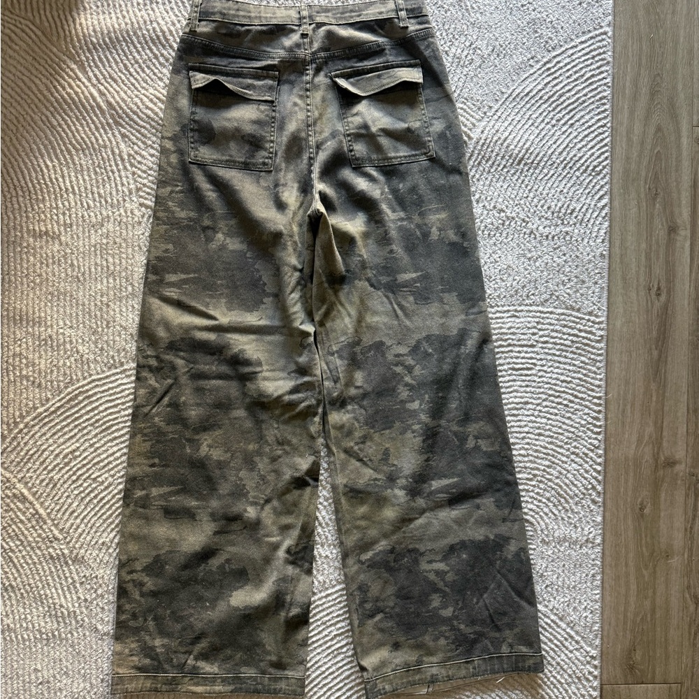 Missguided Olive Camo Print Paneled Wide Leg Jeans - Size: M (6) extra long - Picture 11 of 16